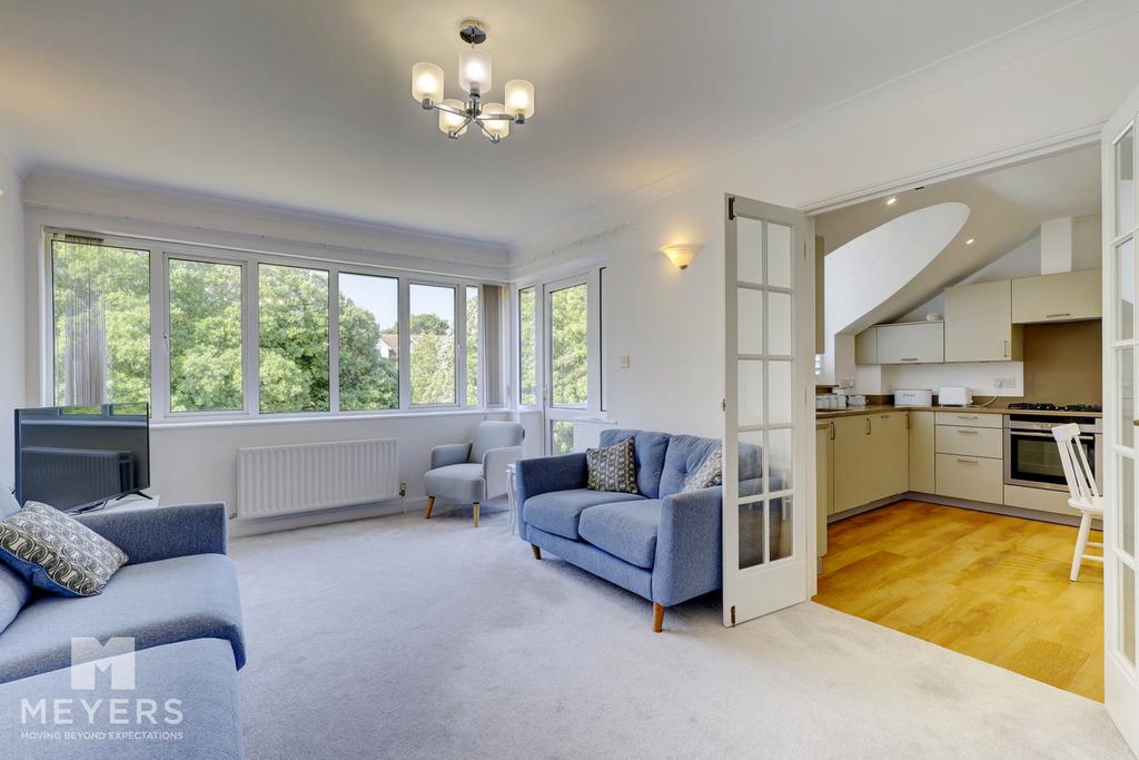 Apartment in Christchurch, Southbourne, Bournemouth - View 2
