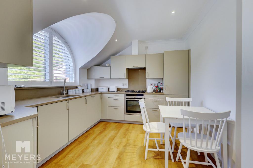 Apartment in Christchurch, Southbourne, Bournemouth - View 3