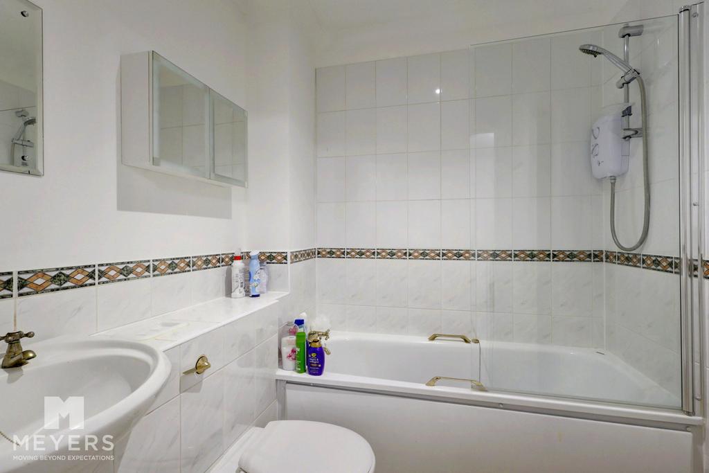 Apartment in Christchurch, Southbourne, Bournemouth - View 5