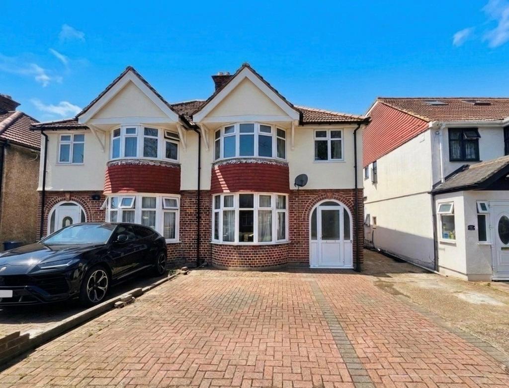 3 bed semi-detached house for sale Meadow Waye, H