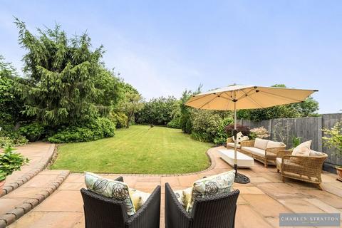 4 bedroom detached house for sale, Parkland Avenue, Romford