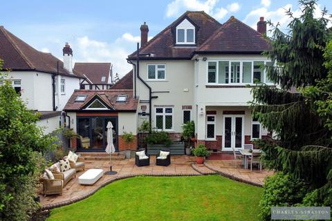 4 bedroom detached house for sale, Parkland Avenue, Romford