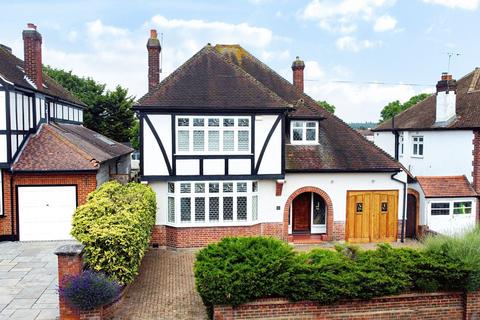4 bedroom detached house for sale, Parkland Avenue, Romford