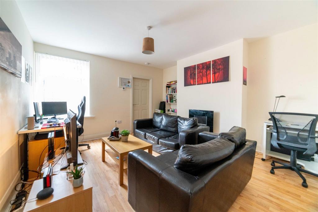 Apartment in Newcastle upon Tyne, Heaton - View 2