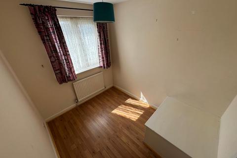 3 bedroom semi-detached house to rent, Orwell Close, Raunds, WELLINGBOROUGH