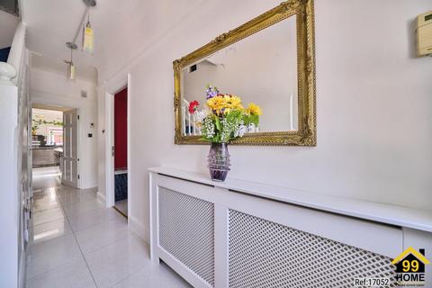 3 bedroom end of terrace house for sale, Niagara Avenue, London, United Kingdom, W5
