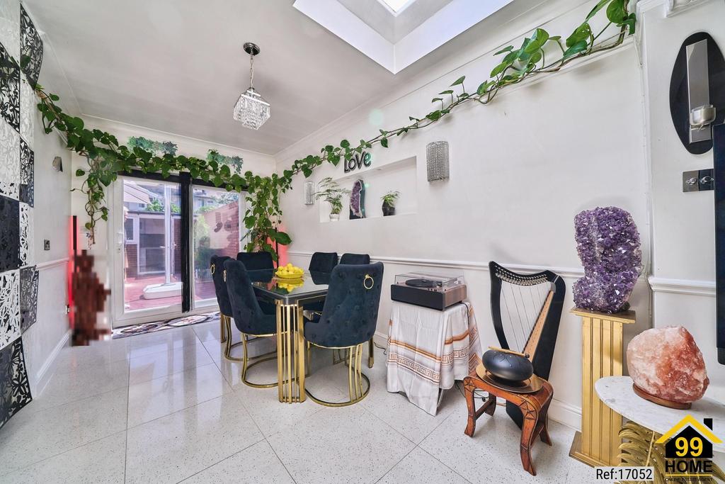 Niagara Avenue, London, United Kingdom, W5 - View 6