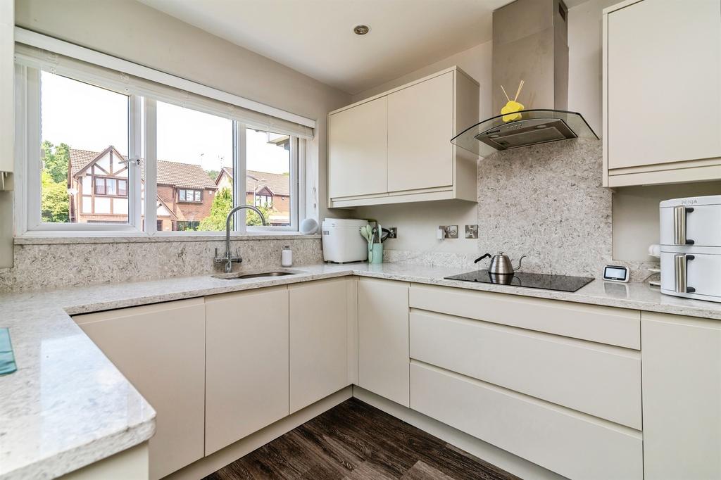 House in Nottingham, Gedling - More