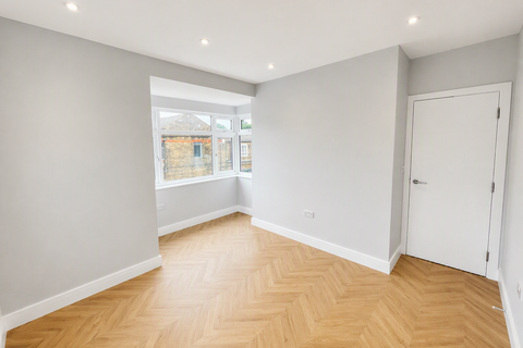 3 bedroom flat to rent, Footscray Road, London, SE9