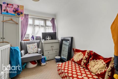 3 bedroom terraced house for sale, Maplestead Road, Dagenham