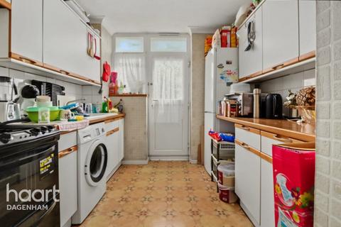 3 bedroom terraced house for sale, Maplestead Road, Dagenham