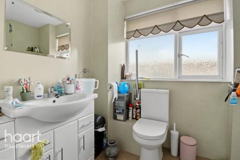 3 bedroom terraced house for sale, Maplestead Road, Dagenham