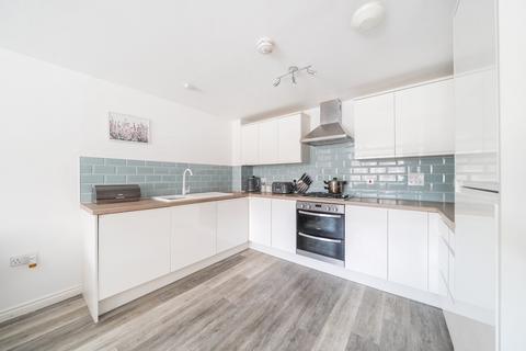 2 bedroom flat for sale, Kilham Way, Worthing BN12