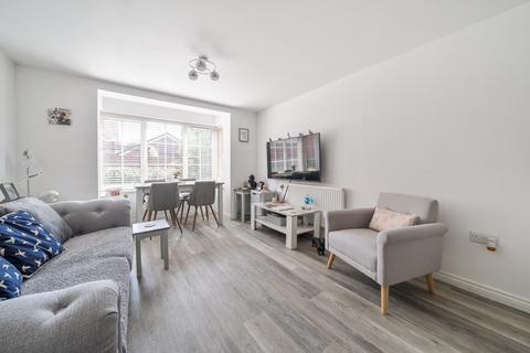 2 bedroom flat for sale, Kilham Way, Worthing BN12