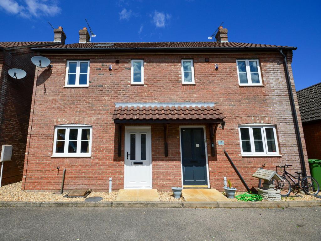 3 bedroom semi-detached house to rent