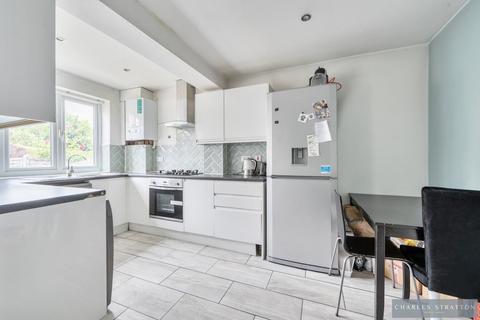 2 bedroom detached house for sale, Wolsey Gardens, Hainault, IG6