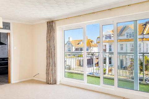 2 bedroom flat to rent, Alfred Road, Birchington