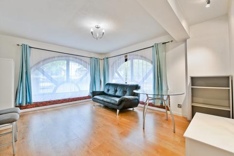 1 bedroom ground floor flat for sale, Brunswick Quay, London SE16