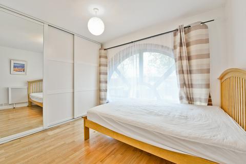 1 bedroom ground floor flat for sale, Brunswick Quay, London SE16
