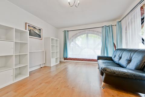 1 bedroom ground floor flat for sale, Brunswick Quay, London SE16