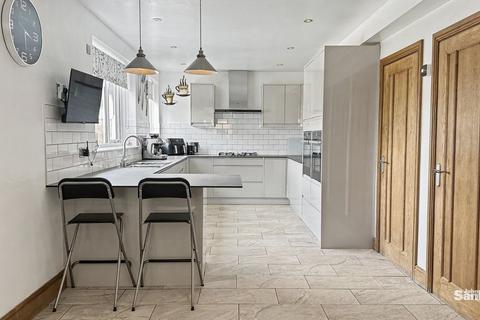 4 bedroom detached house for sale, Clipstone Road West, Forest Town, NG19