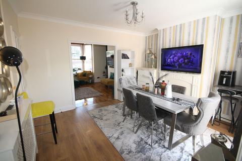 2 bedroom terraced house to rent, Wentworth Road, Rushden, NN10