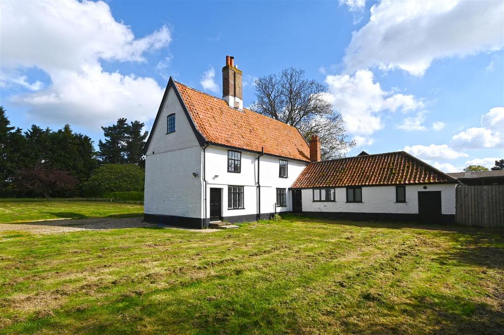 3 bedroom semi-detached house to rent