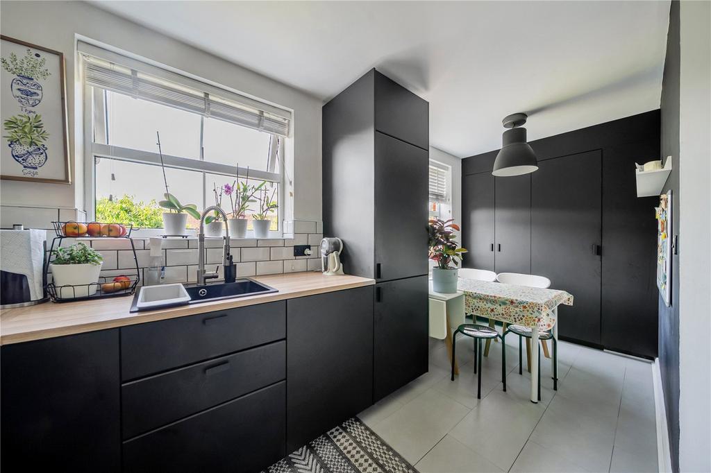 House in Leeds, Howlett Cross - View 4