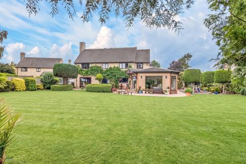5 bedroom detached house for sale, The Paddocks, Kettering NN14