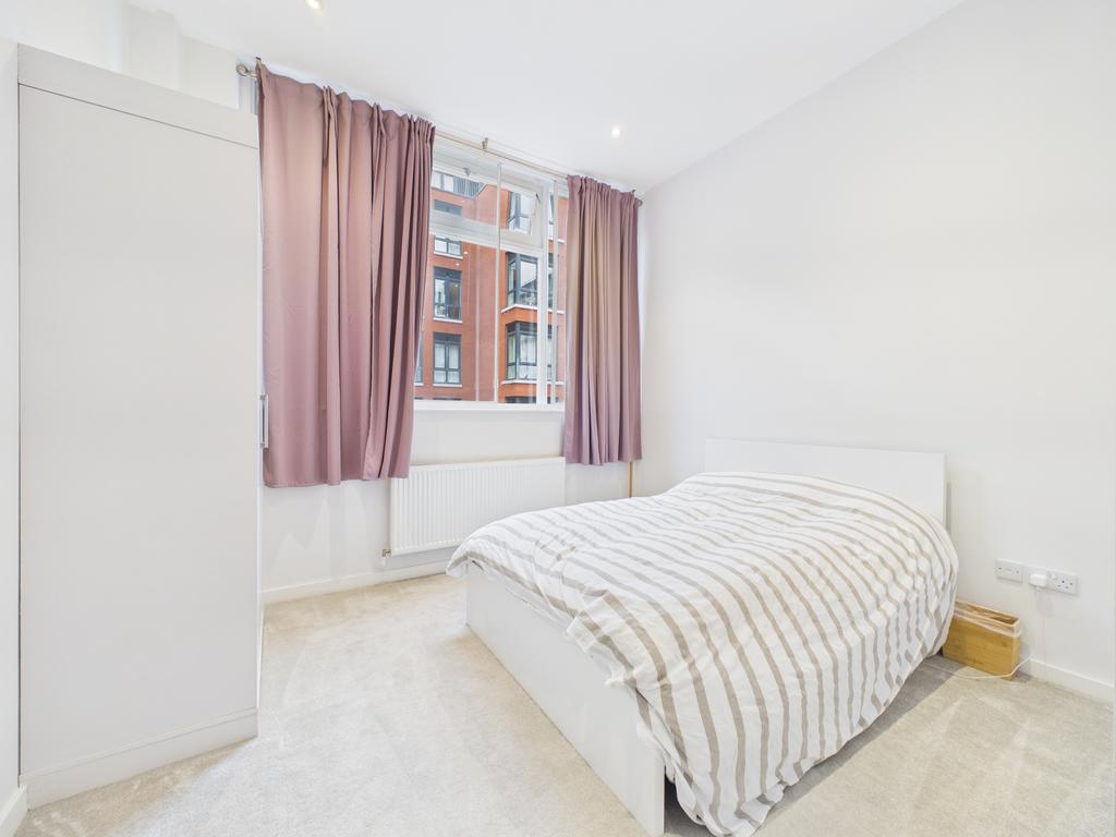 Apartment in Liverpool - More