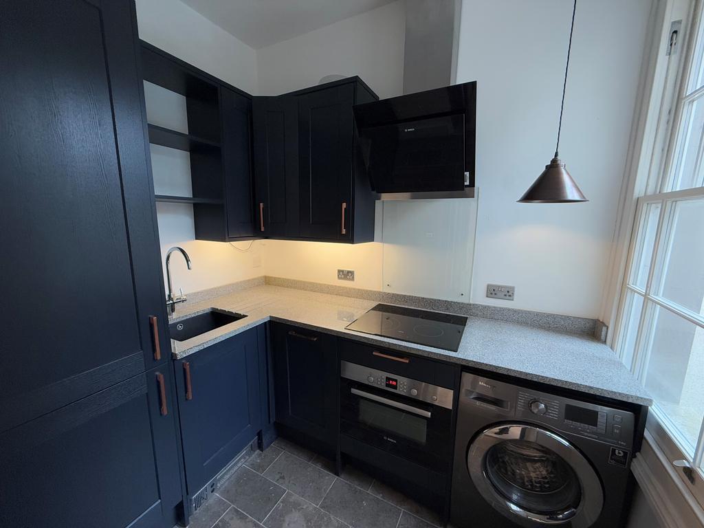 Apartment in Bristol, Cotham - View 2