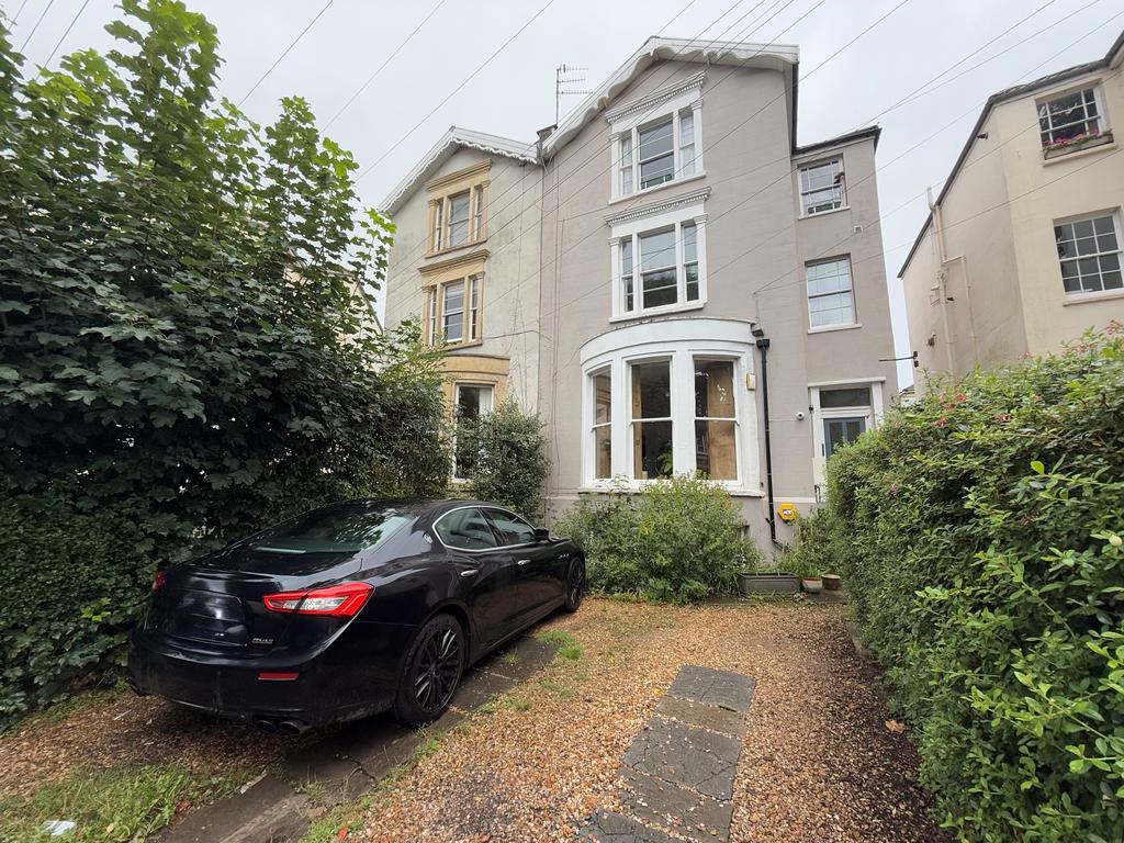 Apartment in Bristol, Cotham - More