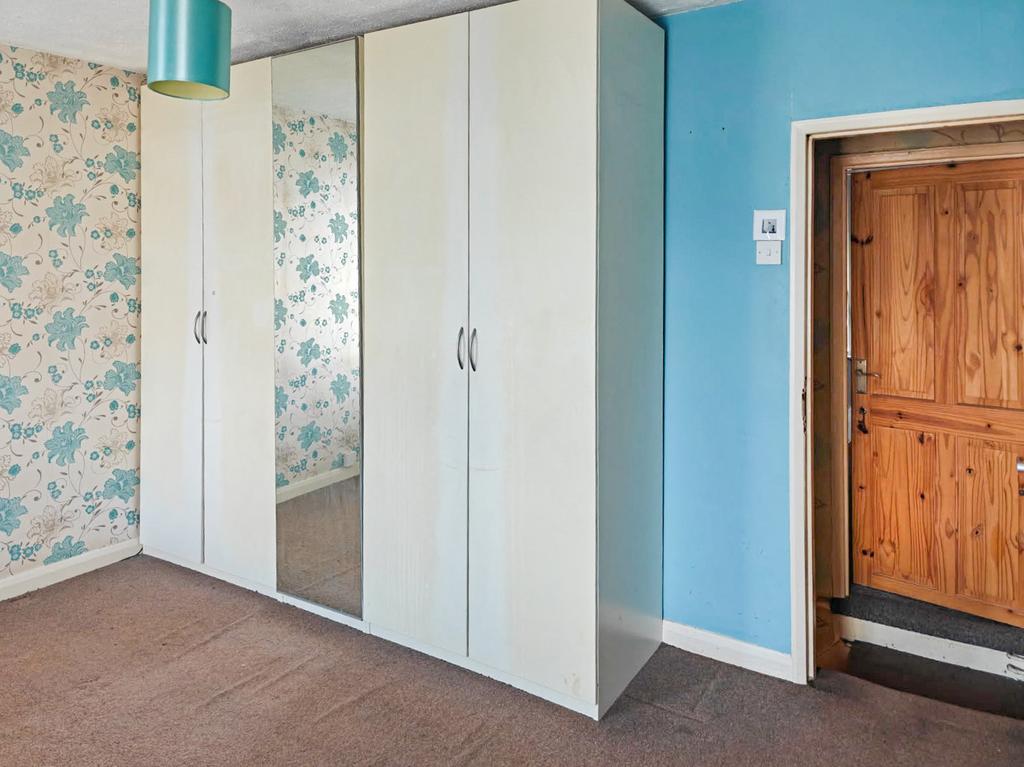 Walk-in wardrobe