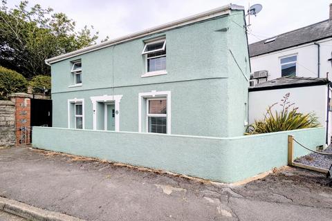 3 bedroom detached house for sale, New Street, Kidwelly, Carmarthenshire.