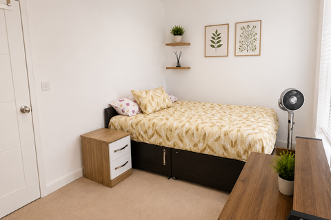 3 bedroom semi-detached house to rent, Ager Avenue, Dagenham RM8