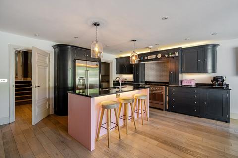 5 bedroom terraced house for sale, Queens Road, Weybridge, KT13