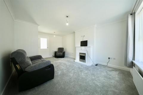 2 bedroom end of terrace house for sale, Stornaway Square, Hull