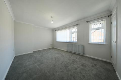 2 bedroom end of terrace house for sale, Stornaway Square, Hull