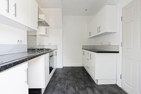 3 bedroom terraced house to rent, Stanley Avenue, Dagenham, RM8