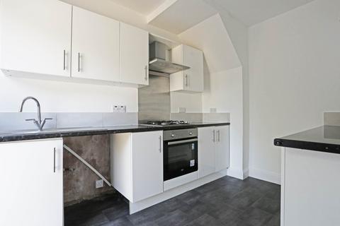 3 bedroom terraced house to rent, Stanley Avenue, Dagenham, RM8
