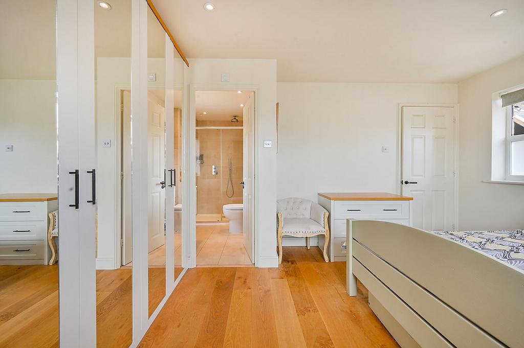 Master bedroom, en suite