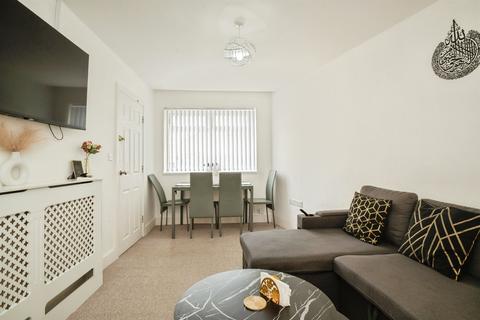 2 bedroom ground floor flat for sale, Earle Place, Cardiff
