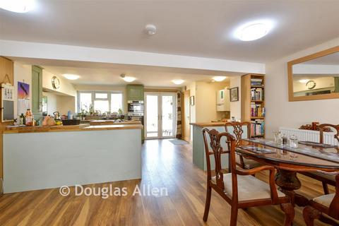 4 bedroom end of terrace house for sale, Caldbeck, Waltham Abbey EN9