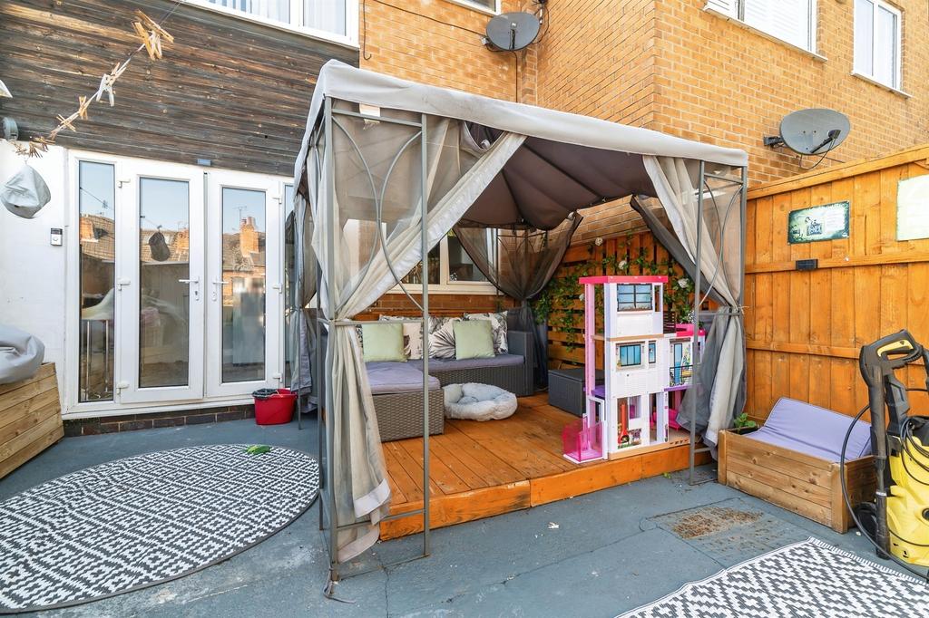 Third Avenue, Gedling, Nottingham - View 4