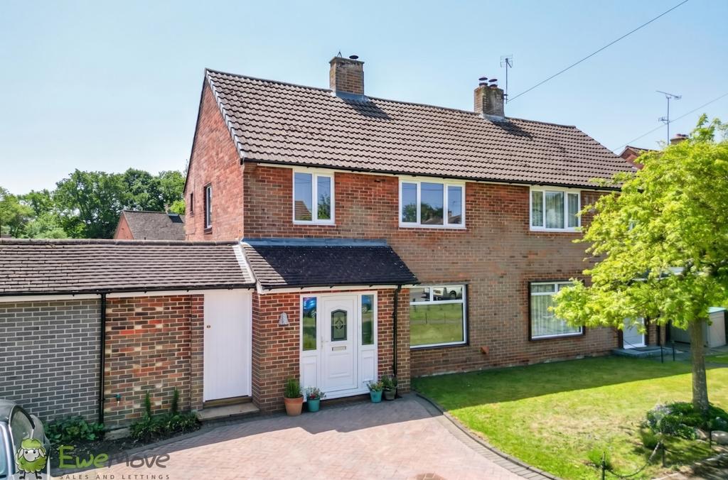 3 bedroom semi-detached house for sale