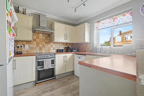 3 bedroom semi-detached house for sale, Thorpedene Avenue, Hockley SS5