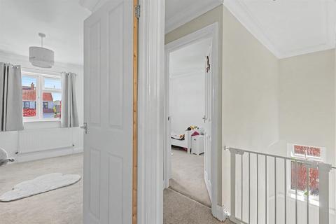 3 bedroom semi-detached house for sale, Thorpedene Avenue, Hockley SS5
