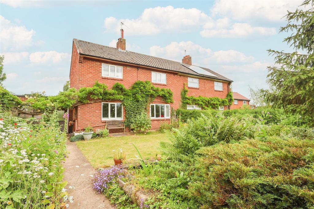3 bedroom semi-detached house for sale