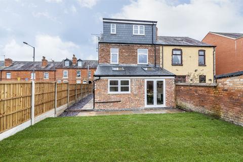6 bedroom house of multiple occupation to rent, Derby Street, Beeston, NG9