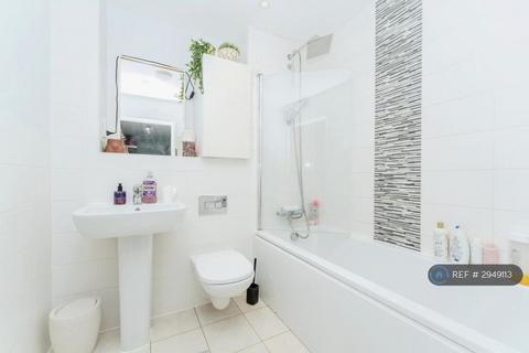 1 bedroom flat to rent, Kitchener House, West Drayton, UB7